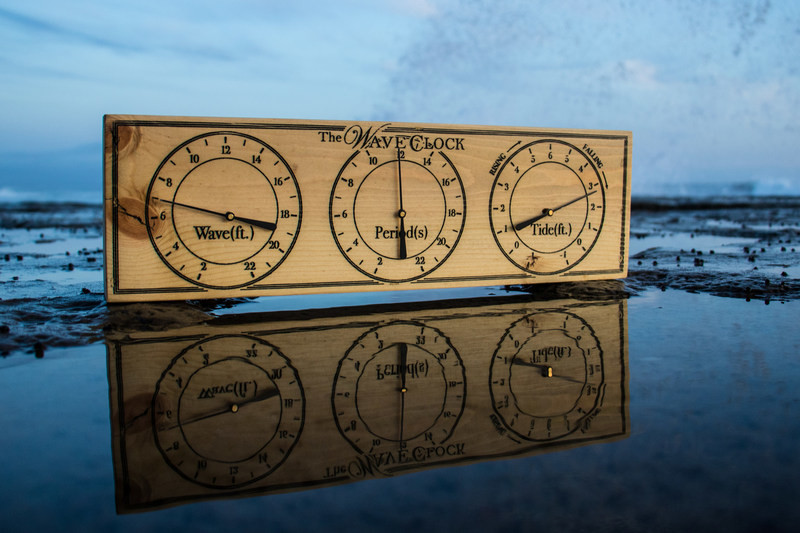 The WaveClock is a modern blend of natural analog displays and state-of-the-art real-time ocean data. (PRNewsfoto/Wave Track LLC)